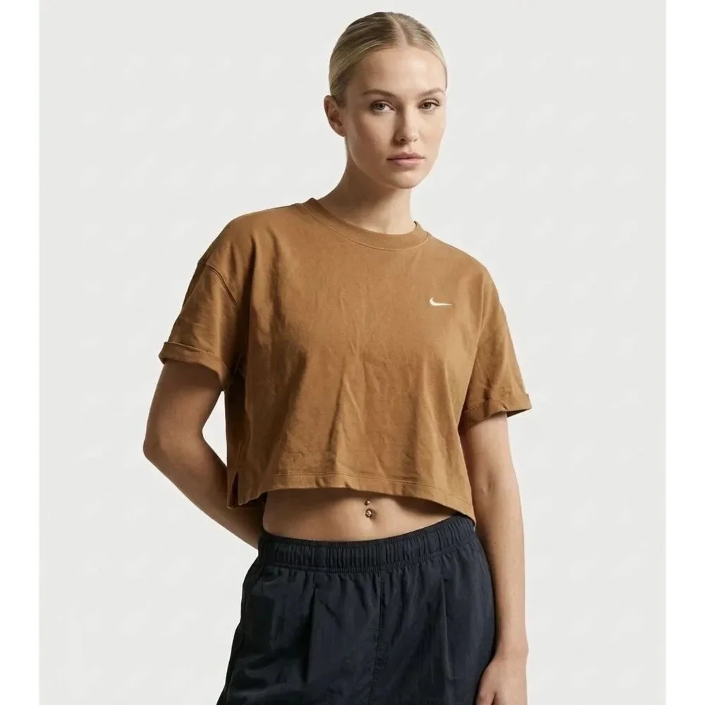 Nike Brown Cropped T-Shirt | Women’s Oversized Boxy Tee | Casual Athleisure Top